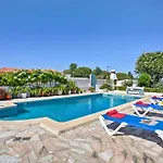 Villa Dora By Villa Plus